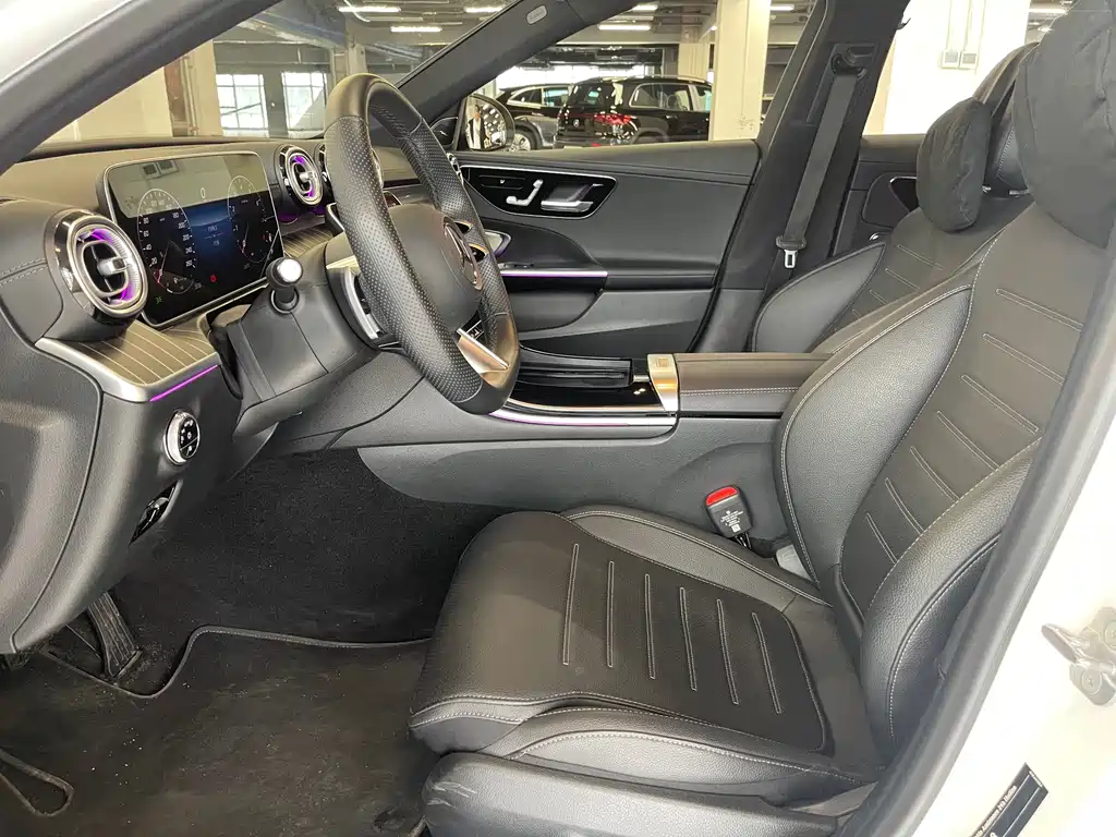 Mercedes-Benz C-Class 2025 — фото 4