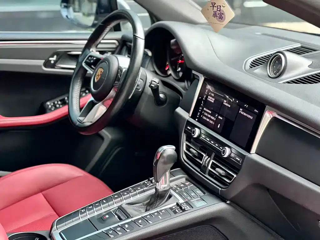 Porsche Macan 2020 — фото 11