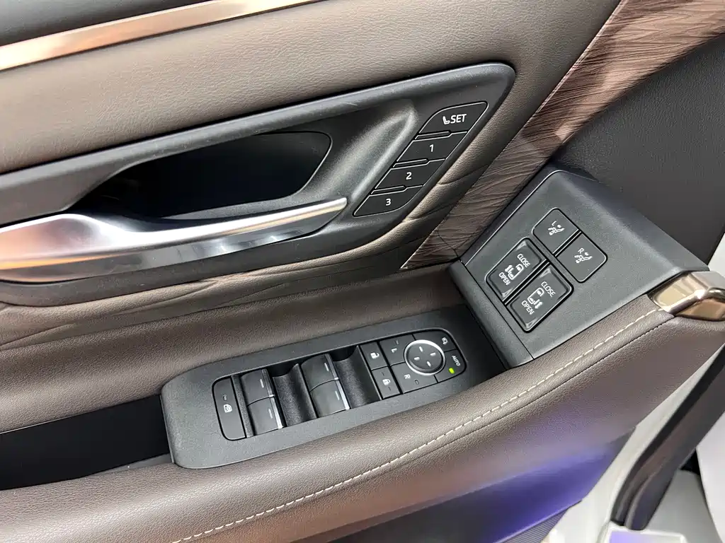 Toyota Wilfa 2024 — фото 13