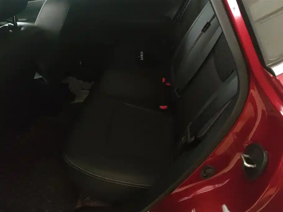 Nissan Tiida 2017 — фото 11