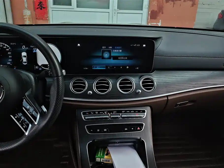 Mercedes-Benz E-Class 2023 — фото 13