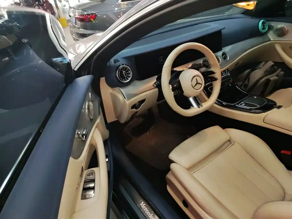 Mercedes-Benz E-Class 2022 — фото 12