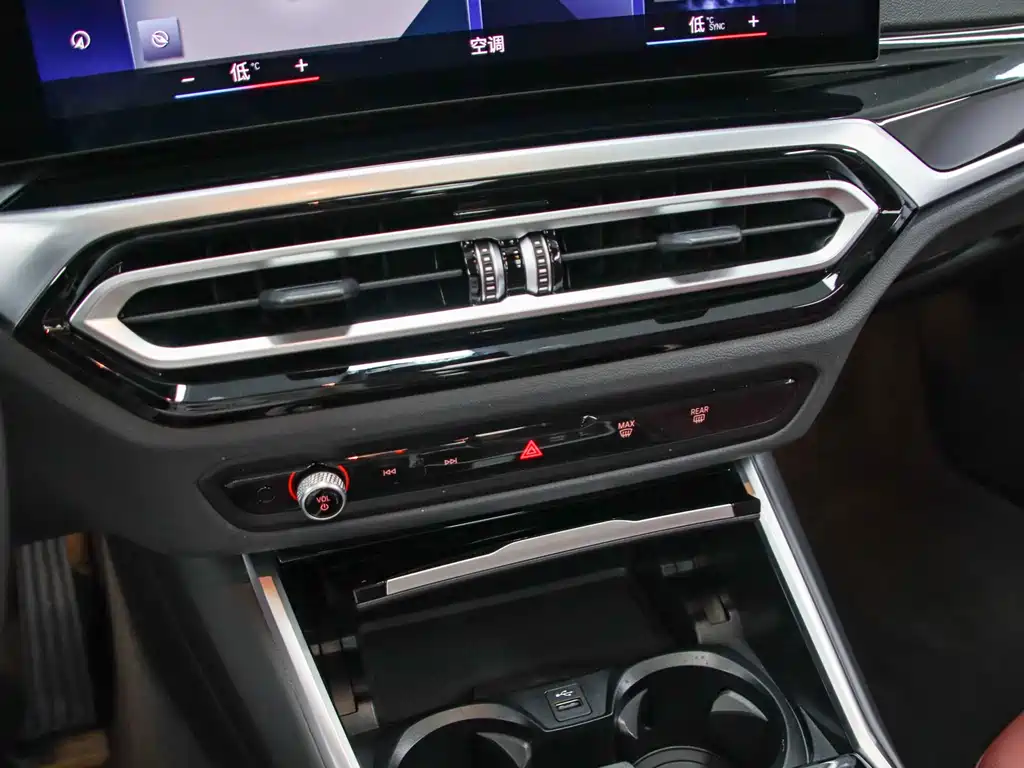 BMW 3 Series 2023 — фото 10