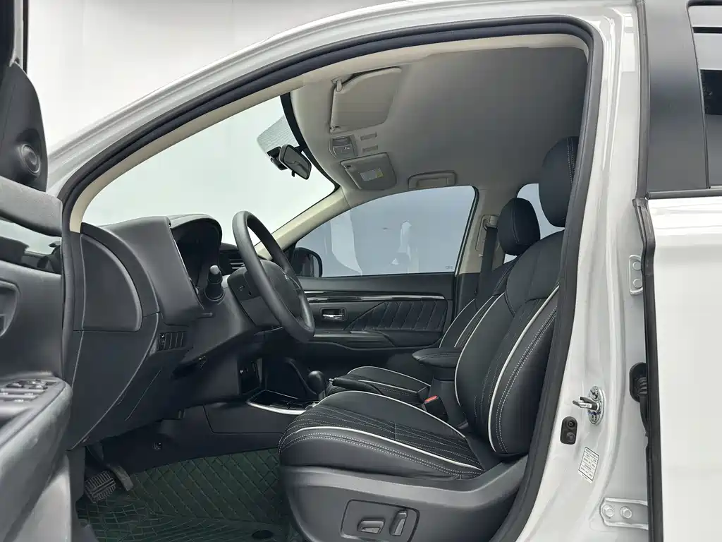 Mitsubishi Outlander 2023