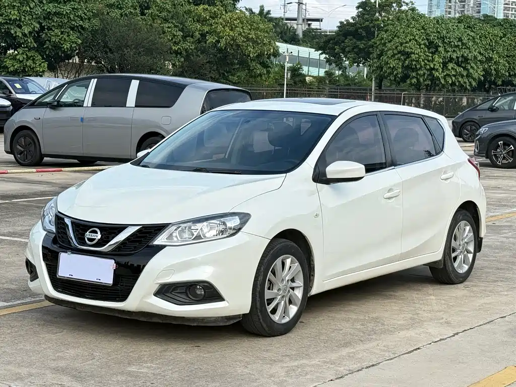 Nissan Tiida 2017 — фото 1