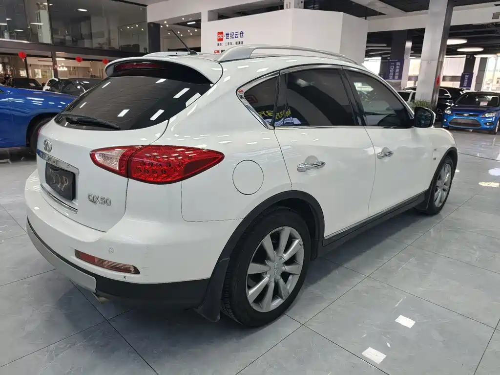 Infiniti QX50 2015 — фото 16