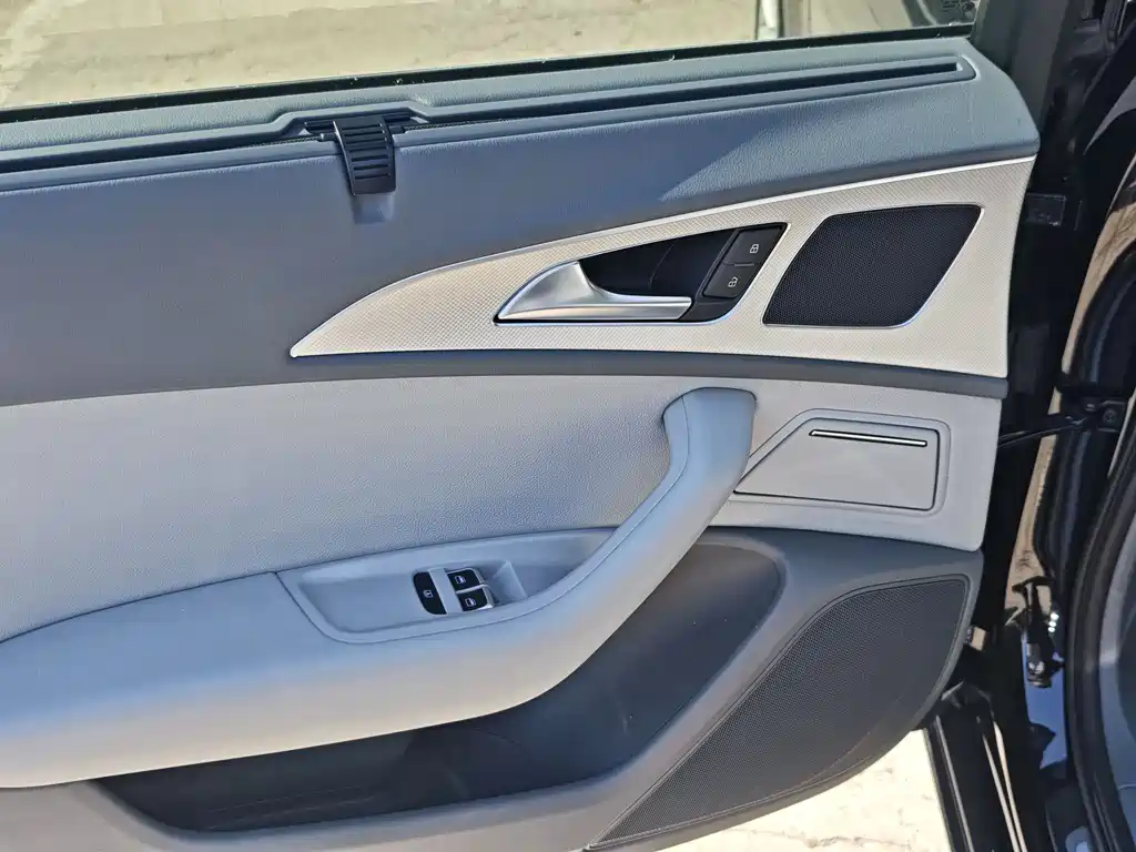 Audi A6L 2015 — фото 23