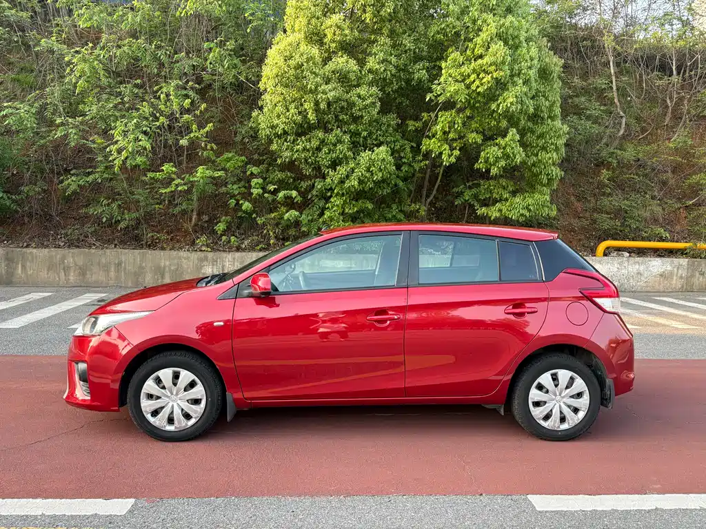 Toyota Yaris L 2015 — фото 4