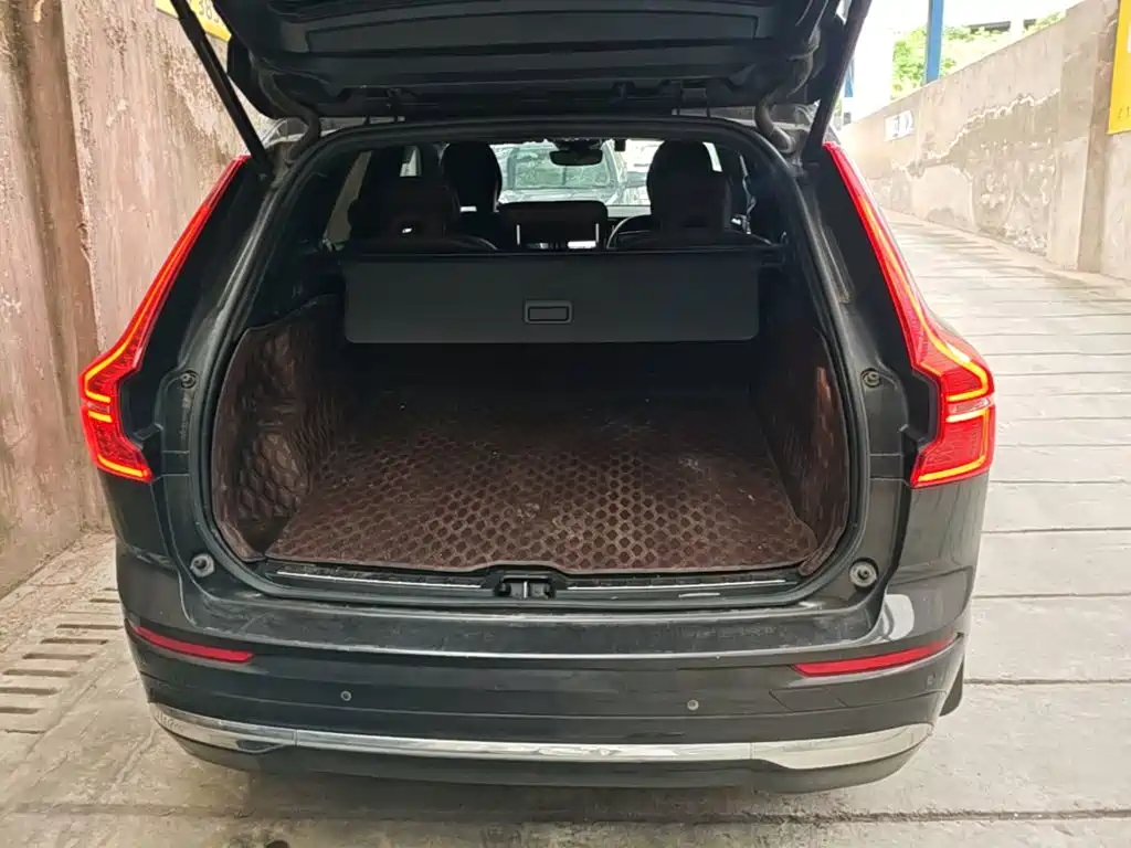 Volvo XC60 2022 — фото 19