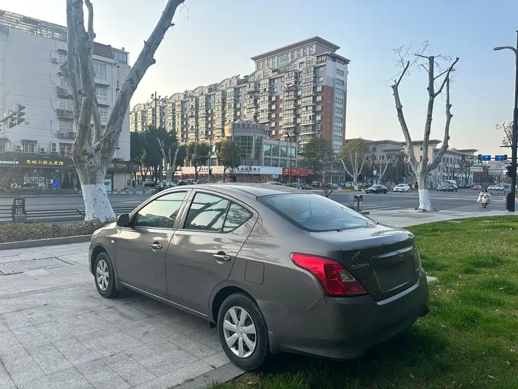 Nissan Sunny 2016 — фото 4