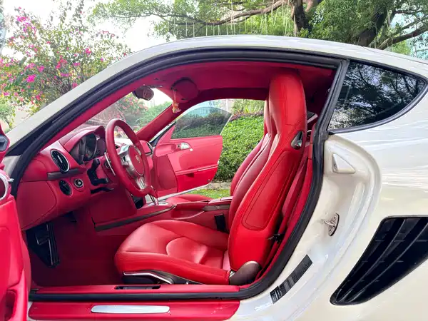 Porsche Cayman 2012
