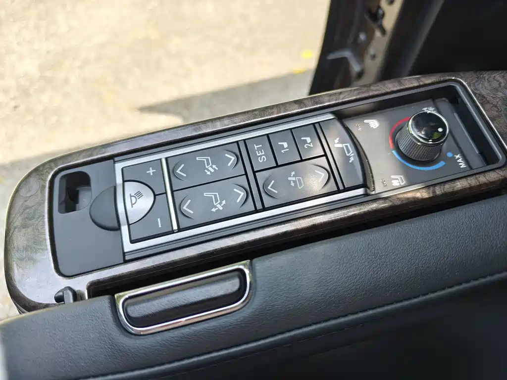 Toyota Alphard 2019 — фото 18