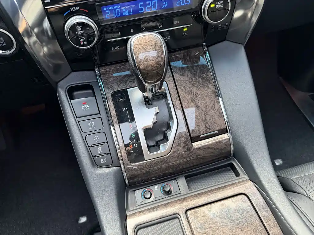 Toyota Alphard 2019 — фото 22