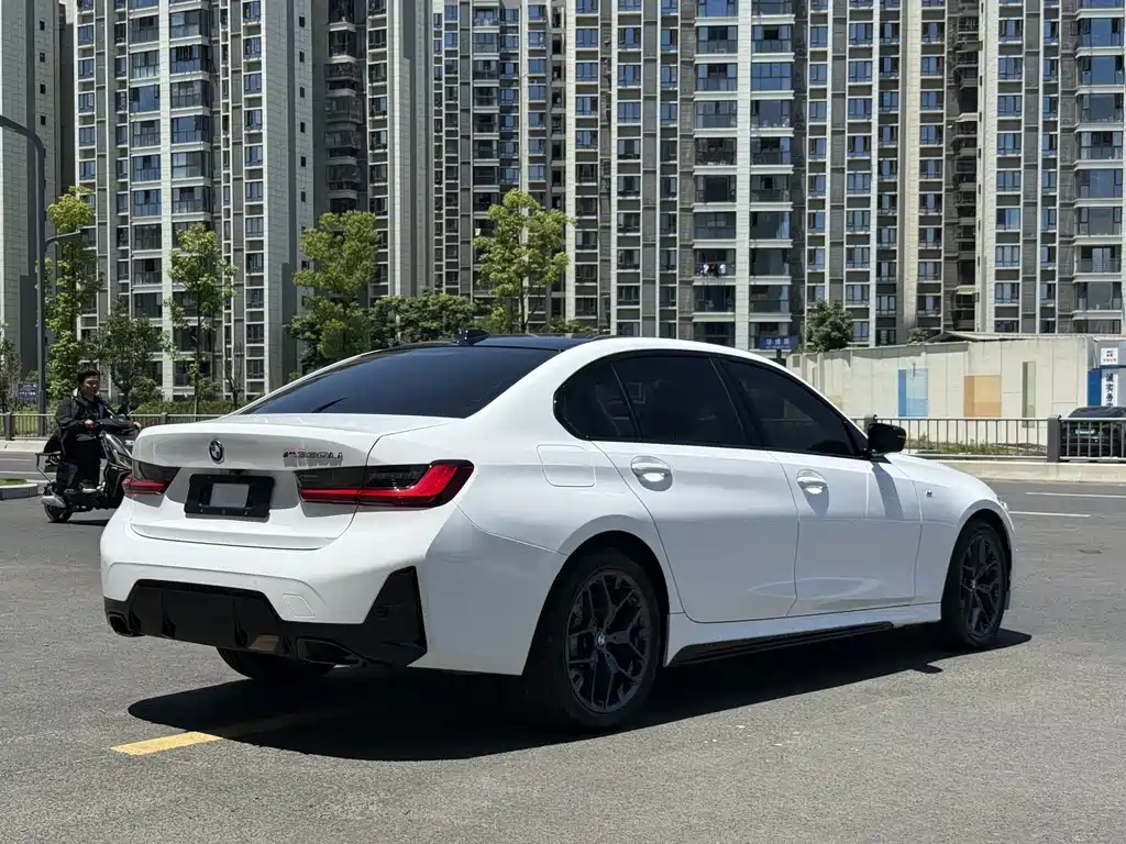 BMW 3 Series 2025 — фото 13