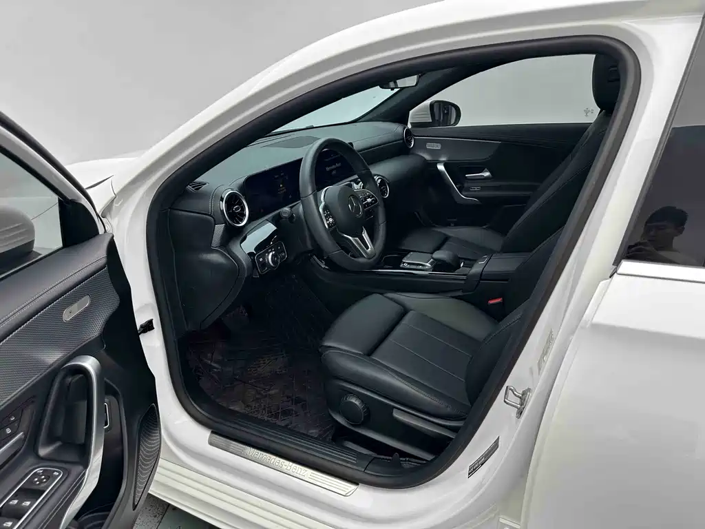 Mercedes-Benz A-Class 2022 — фото 9