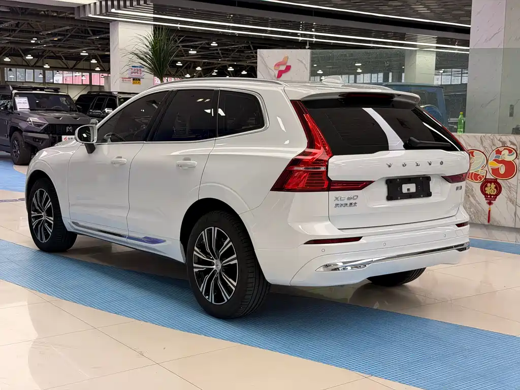 Volvo XC60 2022 — фото 14