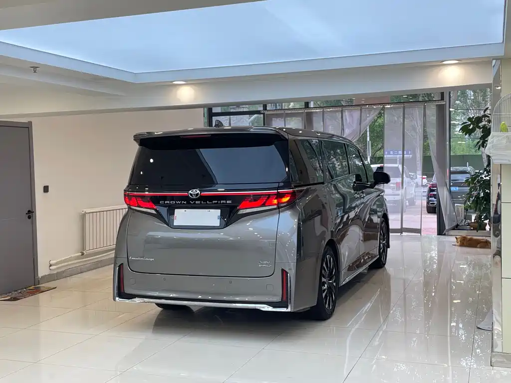 Toyota Vellfire 2024 — фото 6
