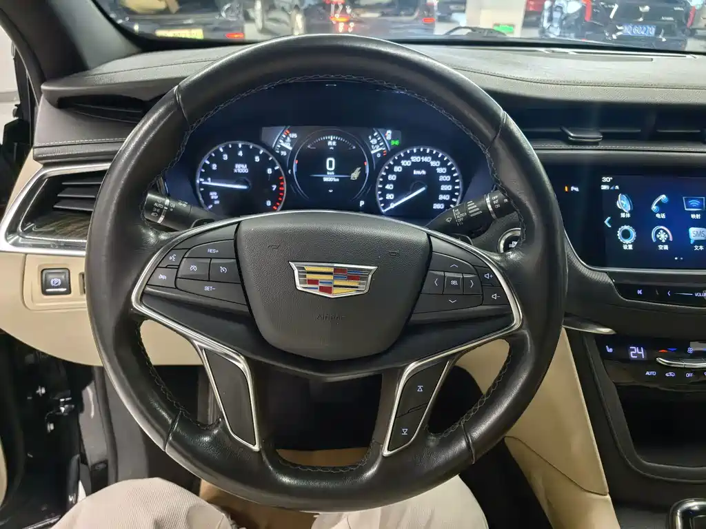 Cadillac XT5 2019 — фото 11