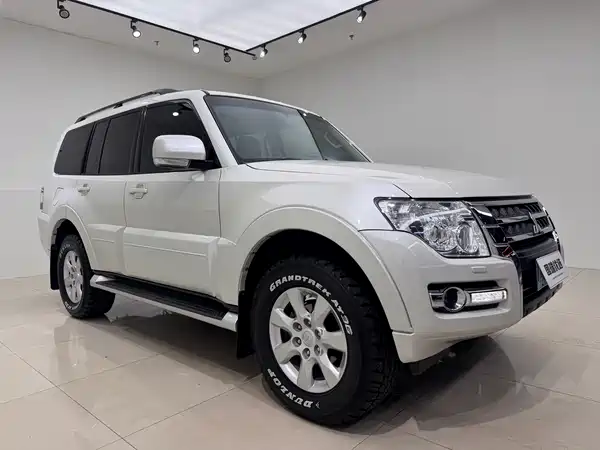Mitsubishi Pajero 2018