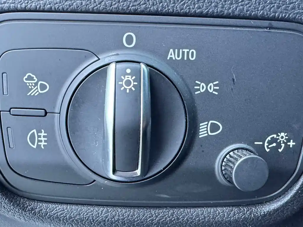 Audi Q2L 2022 — фото 11