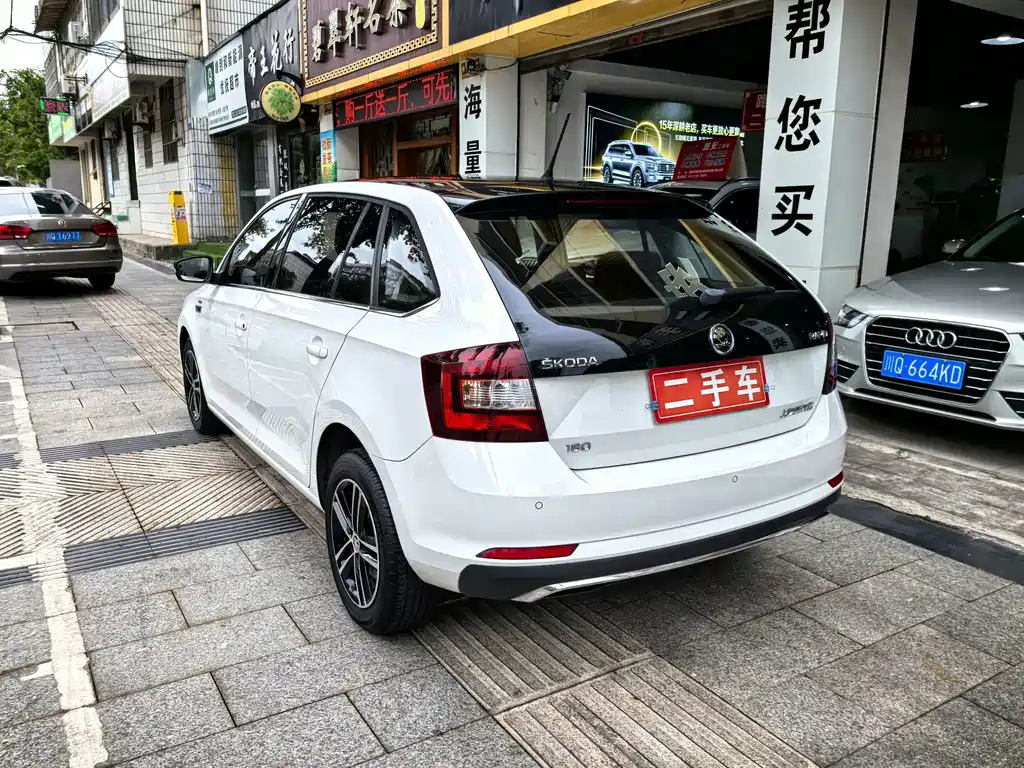 Skoda Rapid Spaceback 2018 — фото 8