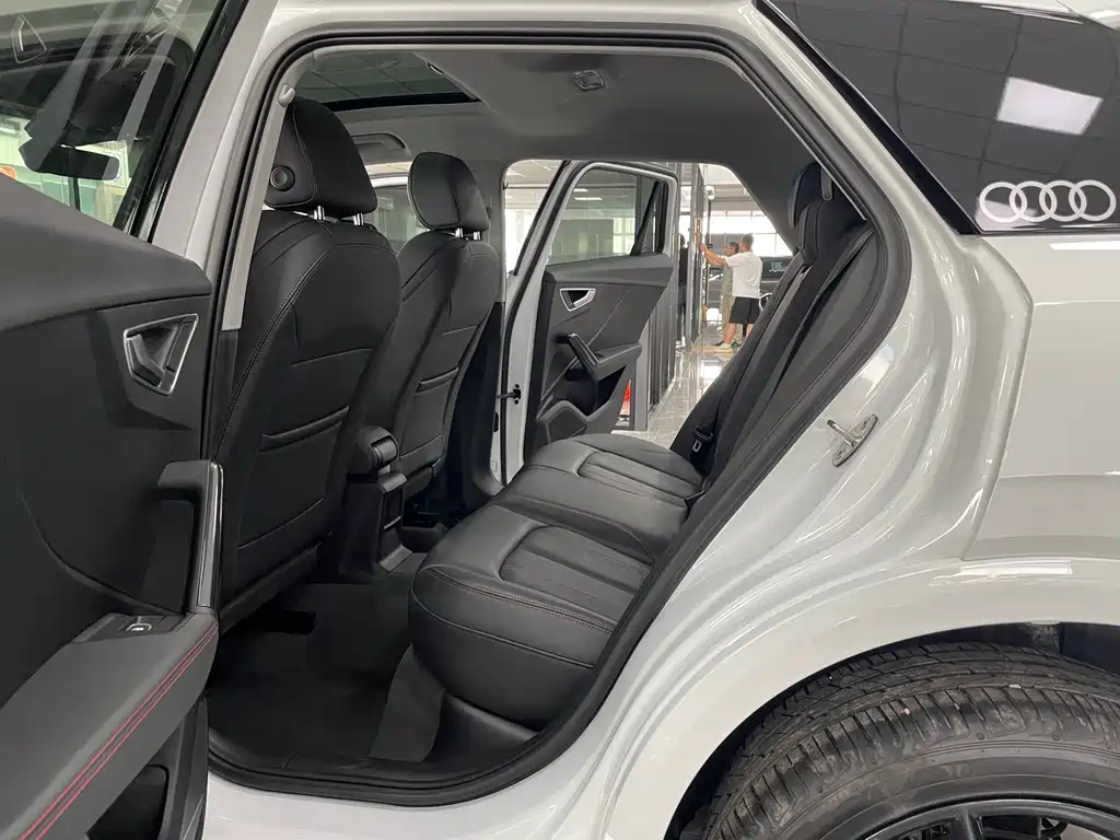 Audi Q2L 2023