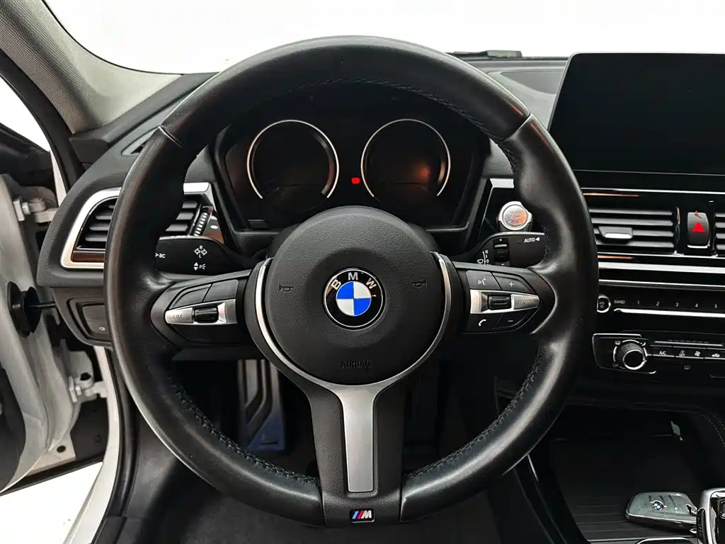 BMW 1 Series 2021 — фото 11