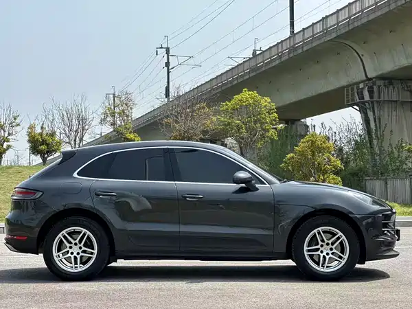 Porsche Macan 2021