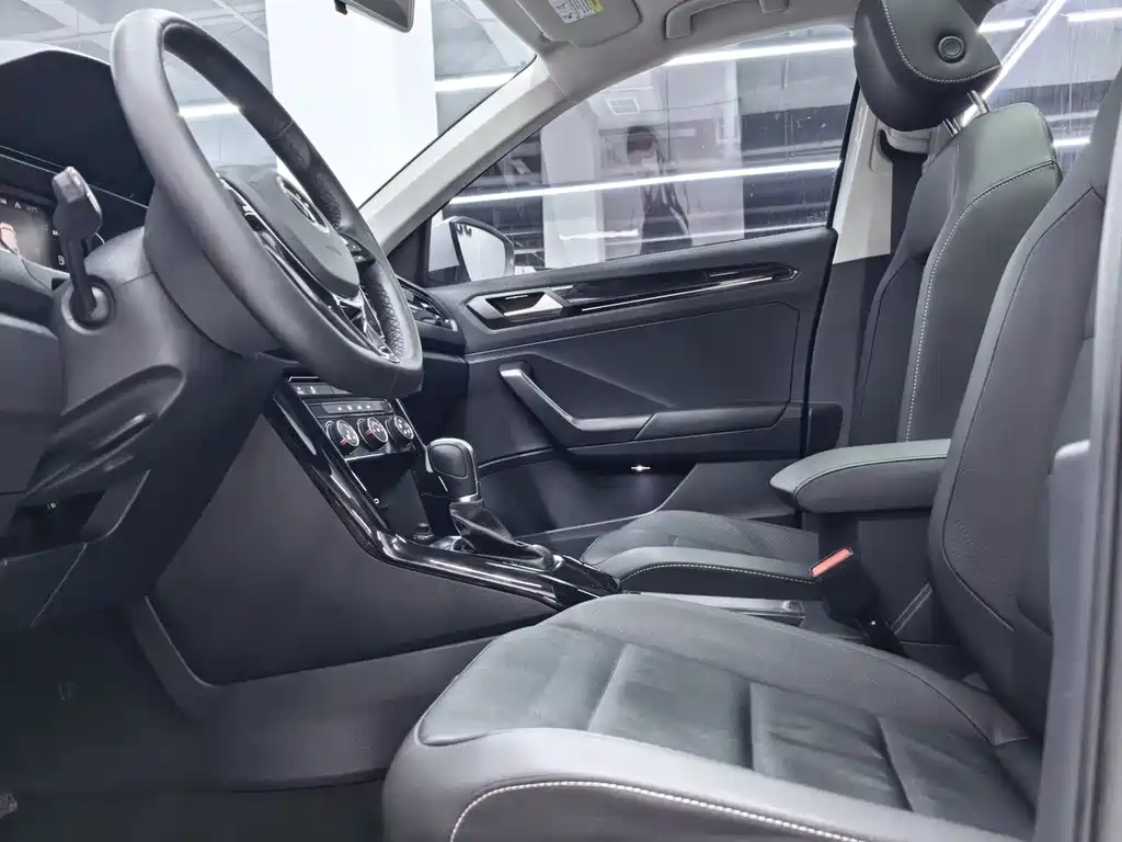Volkswagen T-Roc 2023 — фото 10