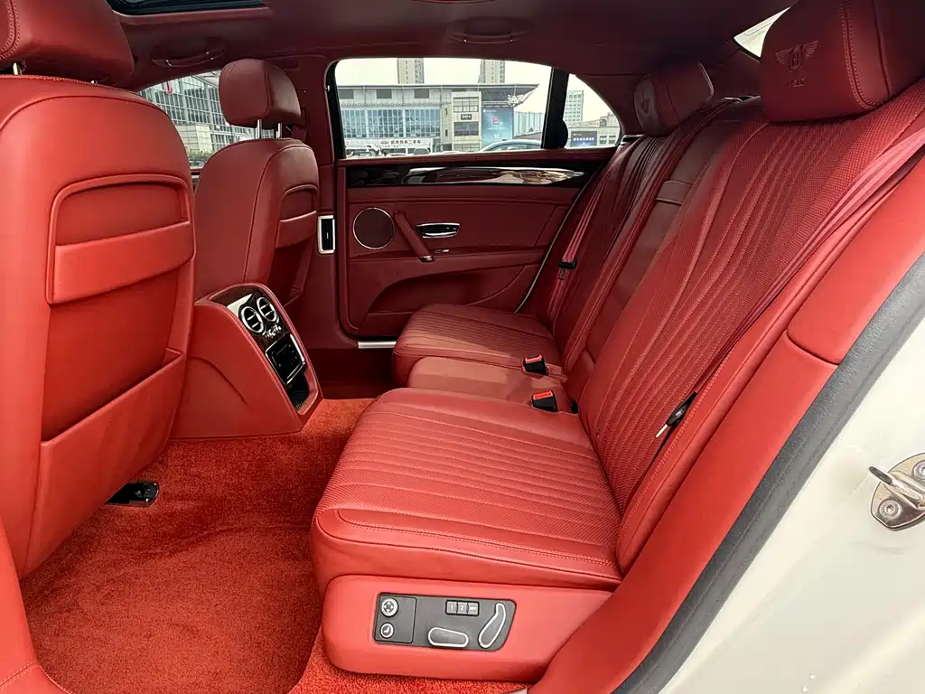 Bentley Flying Spur 2019 — фото 12