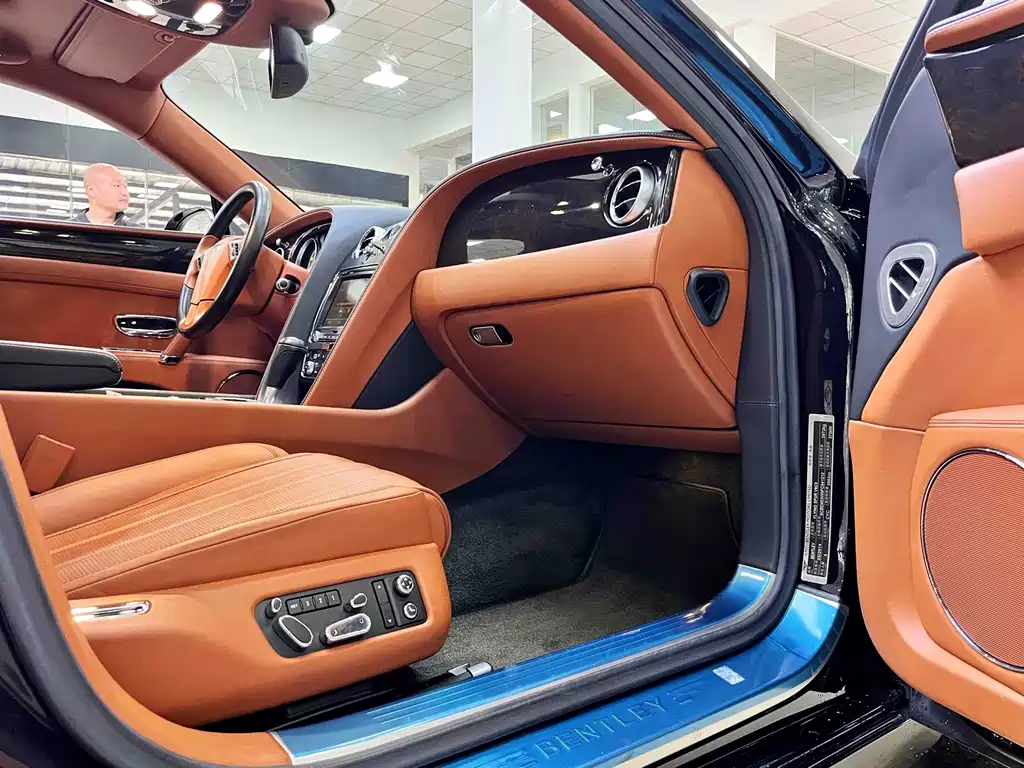 Bentley Flying Spur 2015 — фото 9