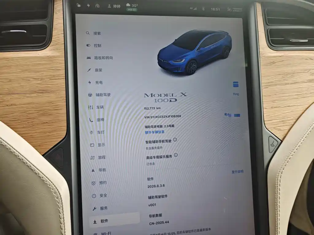 Tesla Model X 2018 — фото 9