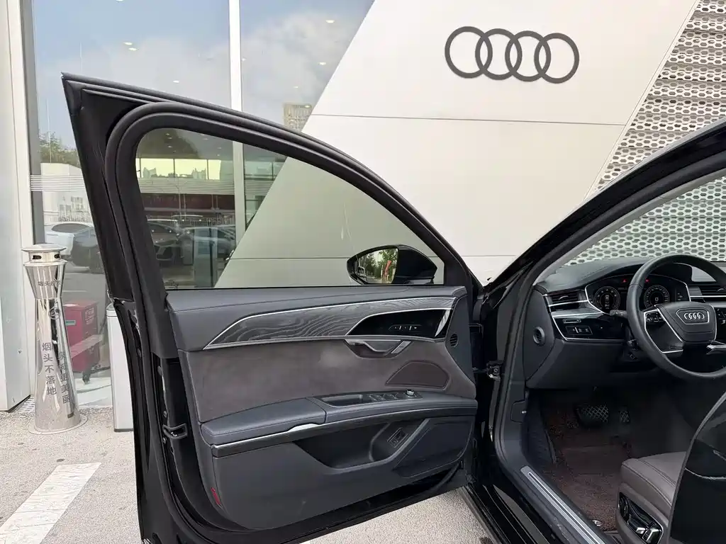 Audi A8 2025 — фото 16