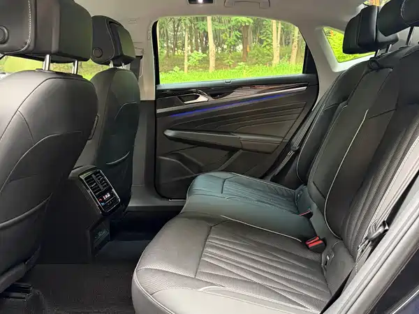Volkswagen Passat 2023