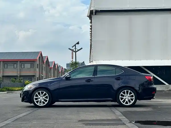 Lexus IS 2012