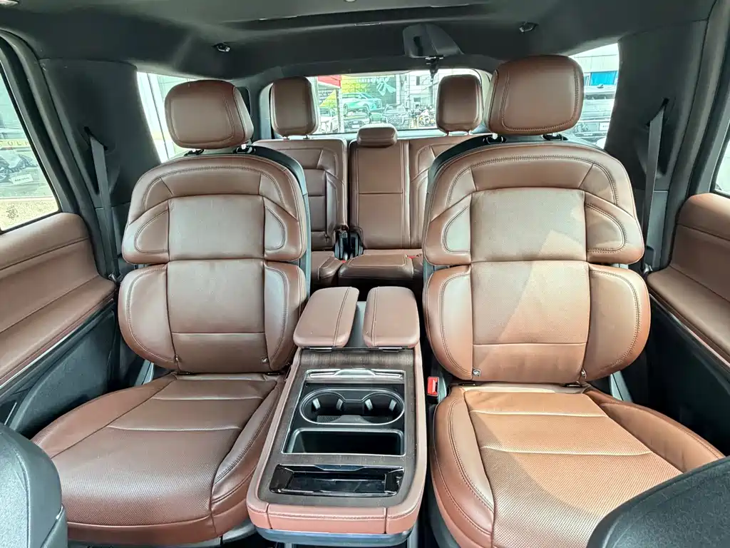 Lincoln Navigator 2025 — фото 10