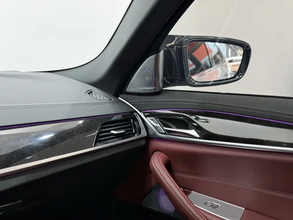 BMW 5 Series 2022 — фото 10