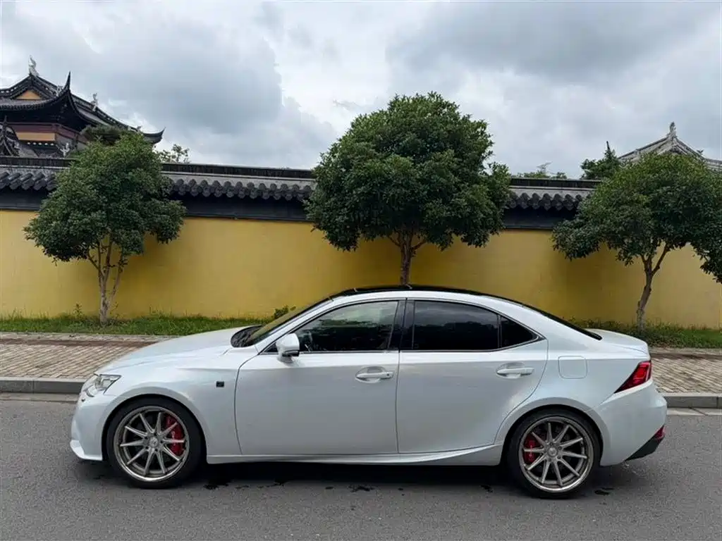 Lexus IS 2014