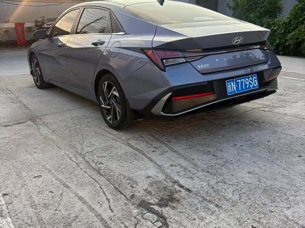 Hyundai Elantra 2024