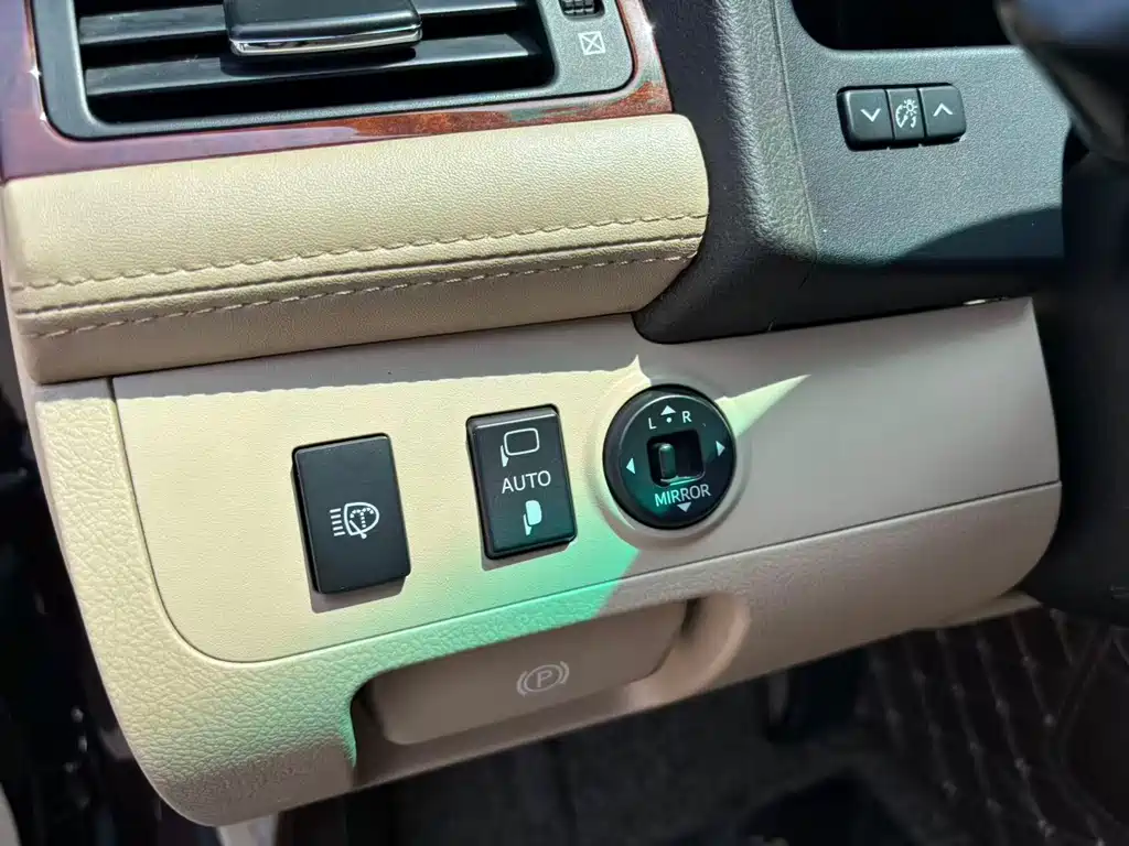 Toyota Crown 2013 — фото 16