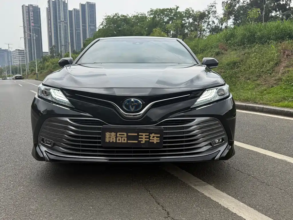 Toyota Camry 2019 — фото 2