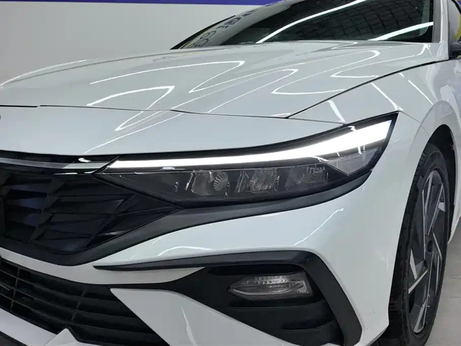 Hyundai Elantra 2025