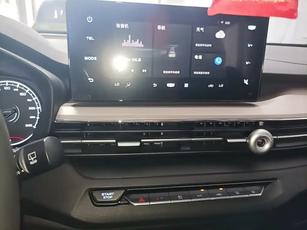 Geely Vision X3 2021 — фото 13