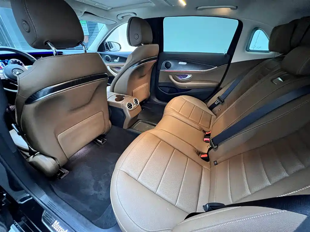 Mercedes-Benz E-Class 2019 — фото 14