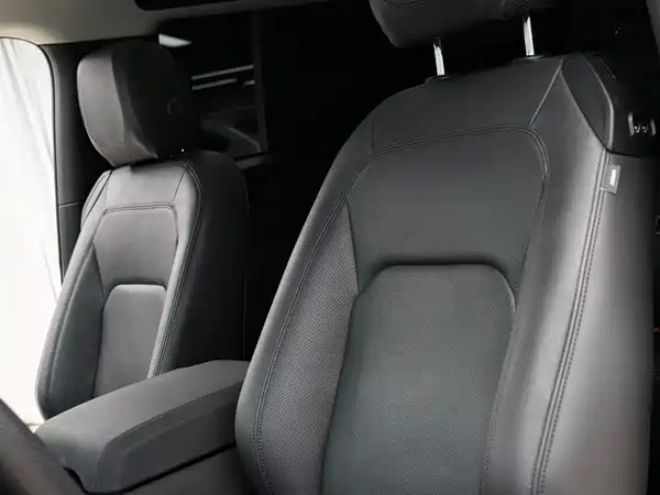 Land Rover Defender 2022