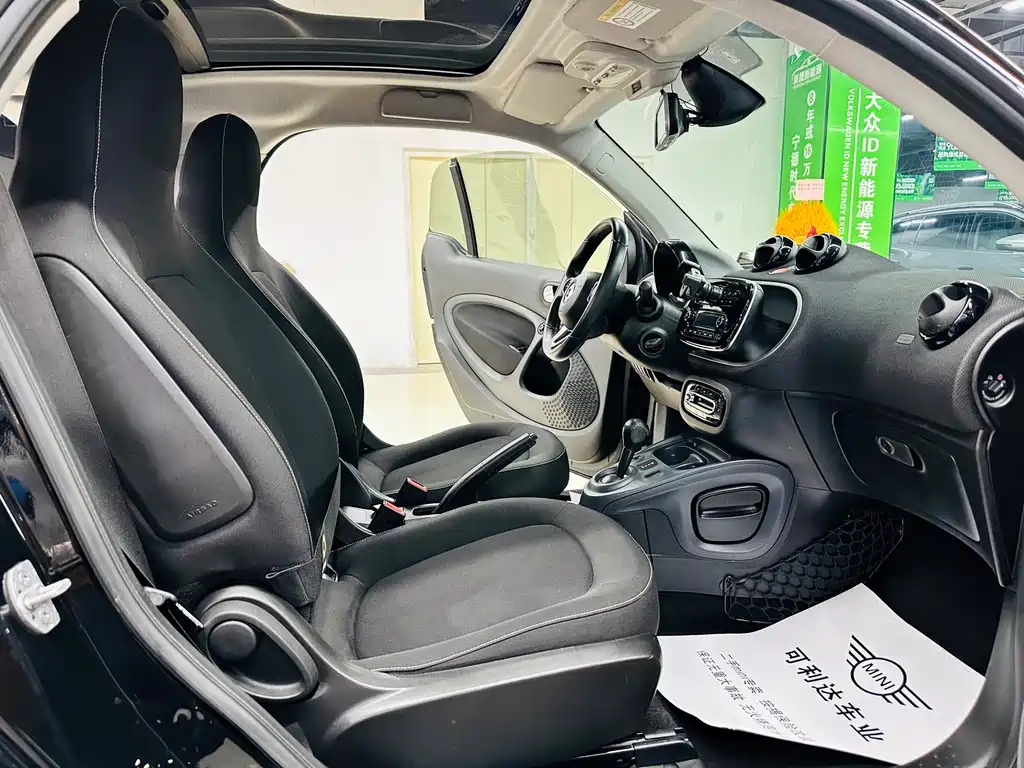 smart Fortwo 2018 — фото 16