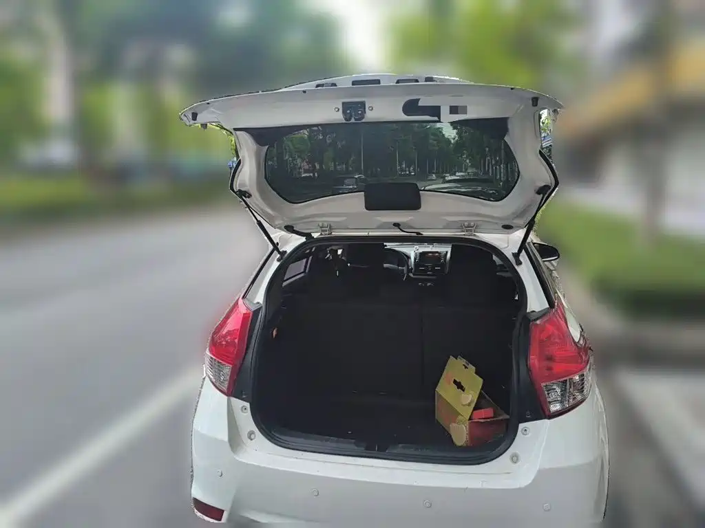 Toyota Yaris L 2015 — фото 16