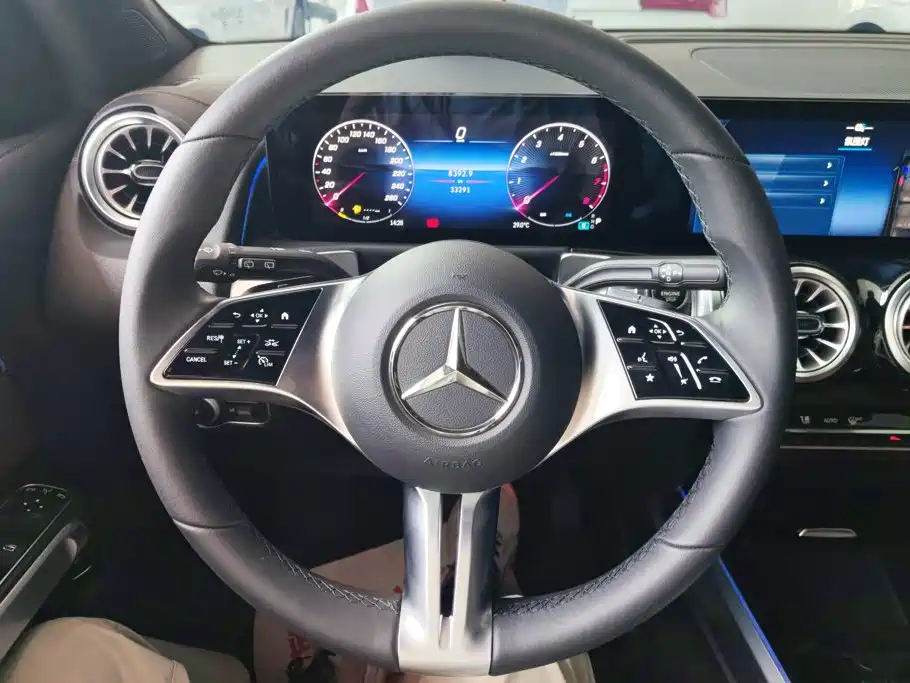 Mercedes-Benz GLB 2024 — фото 15