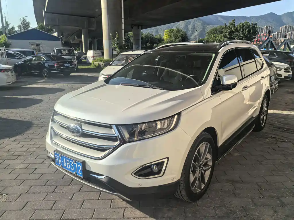 Ford Edge 2018 — фото 1