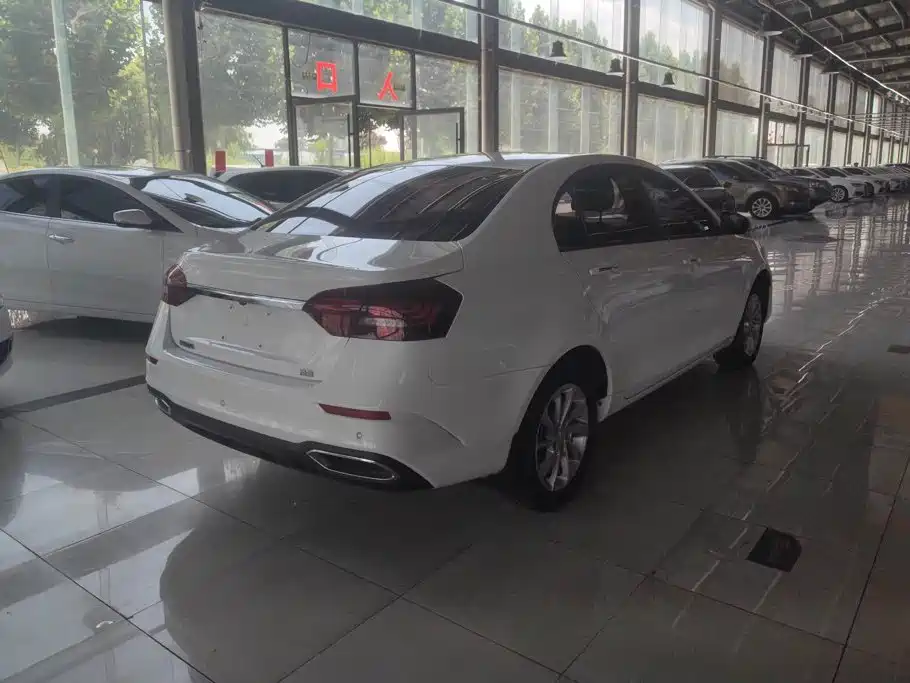 Geely Emgrand 2021